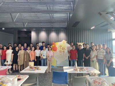 ���������� ��������Բ���ڸ����ʵ��˶��л�������